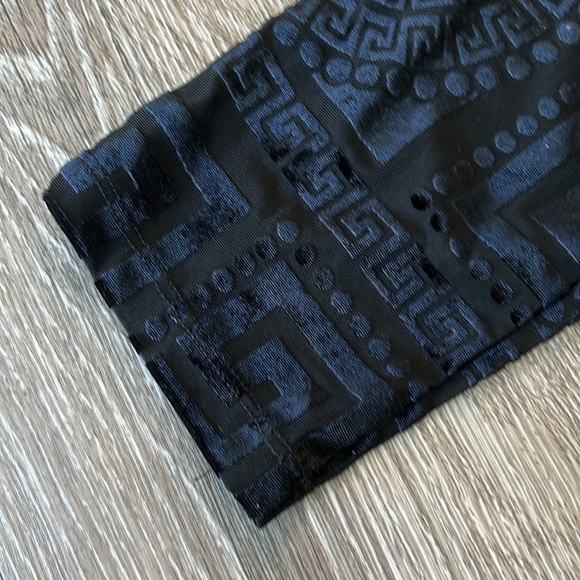 2 piece set - Women’s - Picture 2 of 5